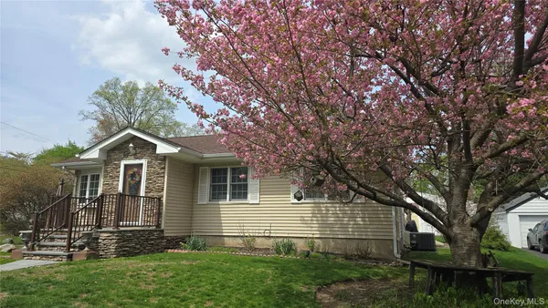 $3,950 | 10 South Nauraushaun Road, Pearl River, NY 10965