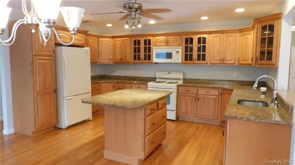 $3,950 | 10 South Nauraushaun Road, Pearl River, NY 10965