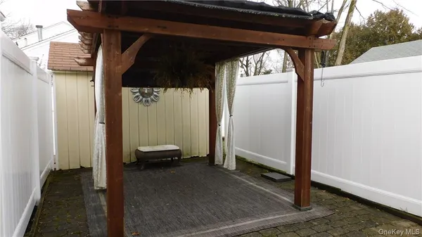 $3,950 | 10 South Nauraushaun Road, Pearl River, NY 10965