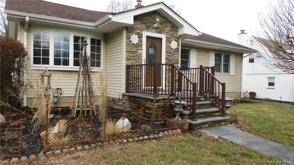 $3,950 | 10 South Nauraushaun Road, Pearl River, NY 10965