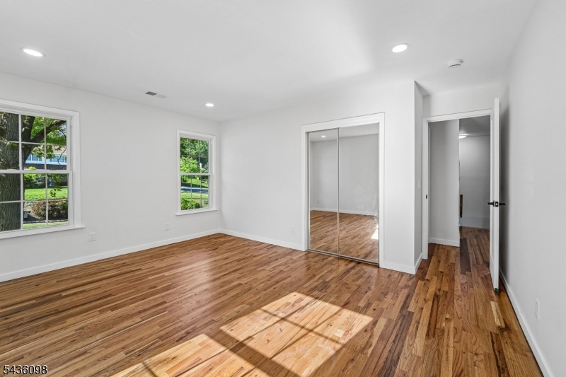 14 Witkowski Way Wayne, NJ 07470 - Photo 25 of 37