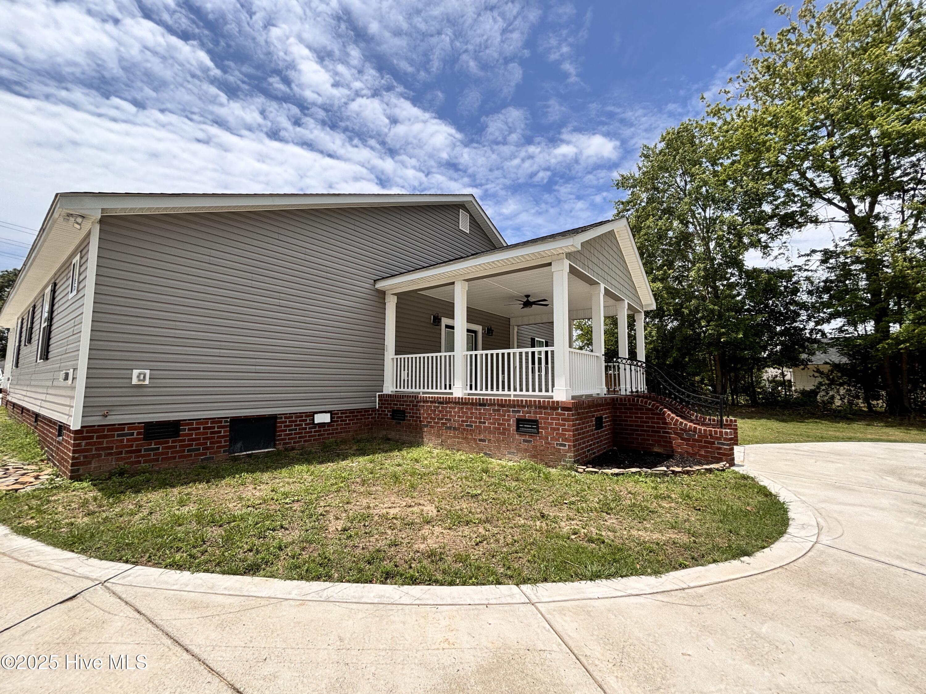 730 NW Boulevard Clinton, NC 28328 - Photo 24 of 74 IMG_8052