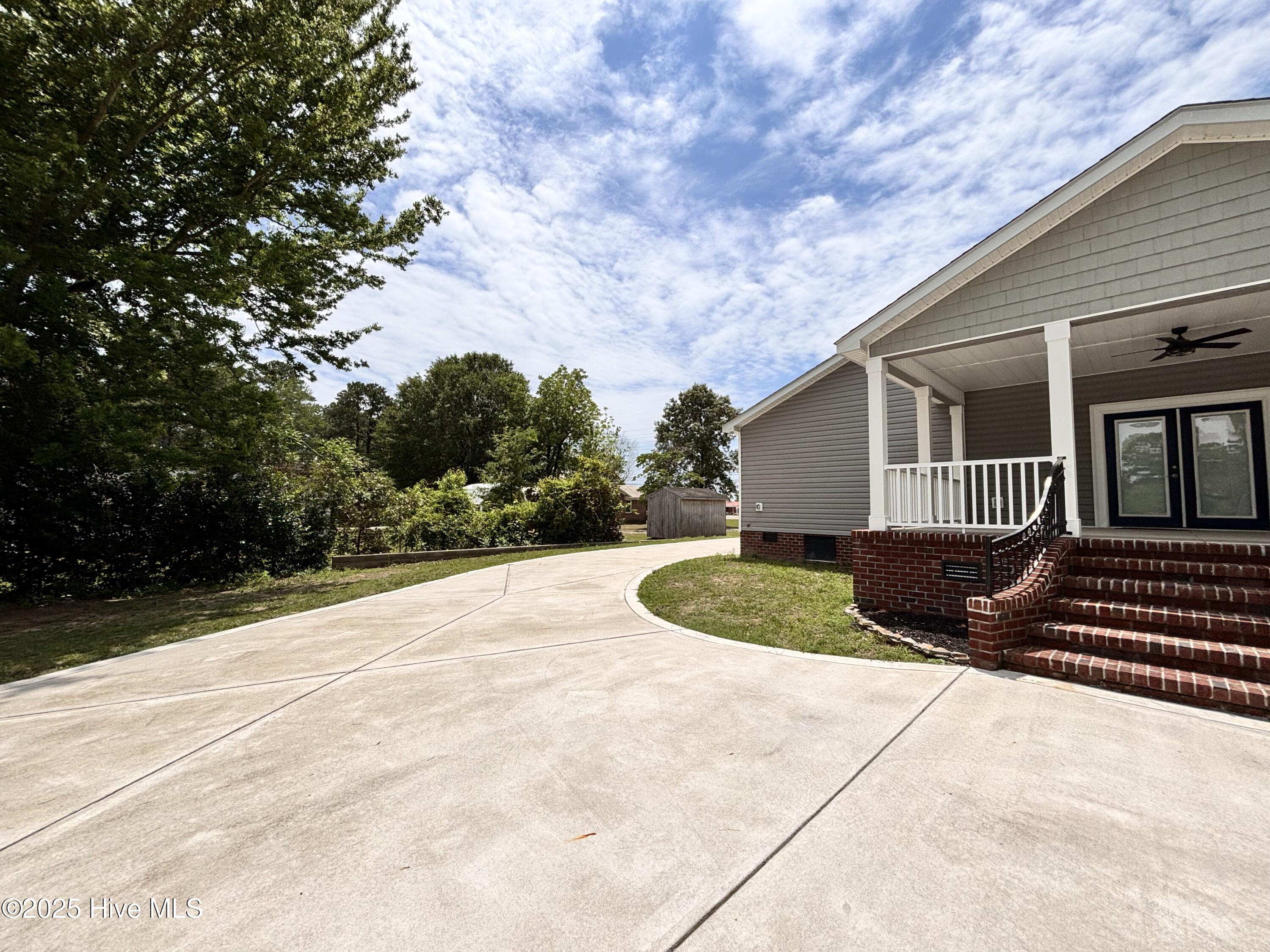 730 NW Boulevard Clinton, NC 28328 - Photo 30 of 74 IMG_8043