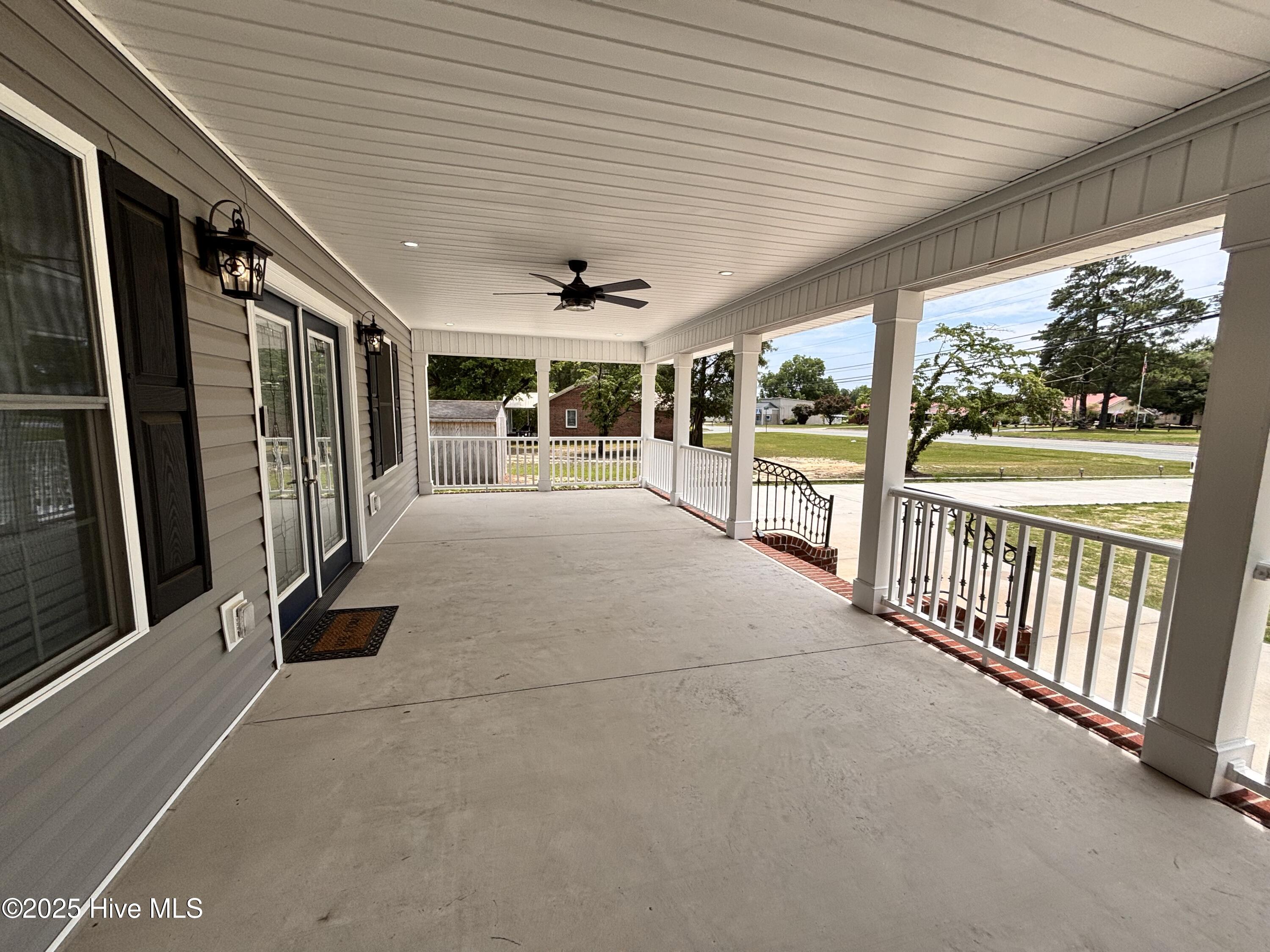 730 NW Boulevard Clinton, NC 28328 - Photo 6 of 74 IMG_8072