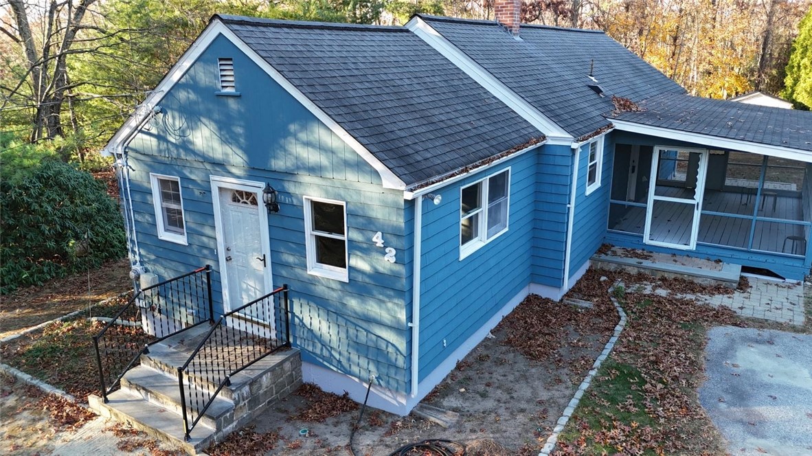 42 Whipple Road Smithfield, RI 02917 - Photo 2 of 27