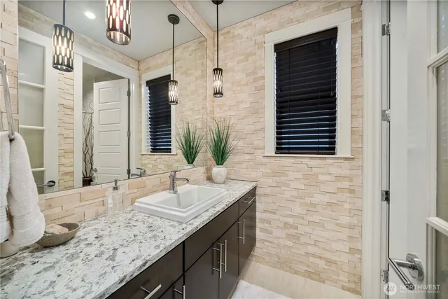 a view of a back yard of the house