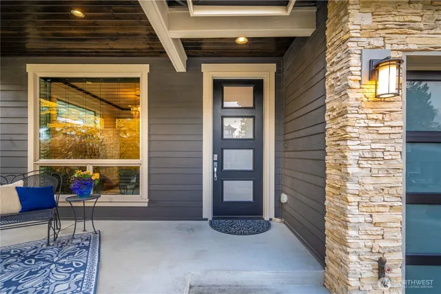 a view of livingroom with furniture and windows