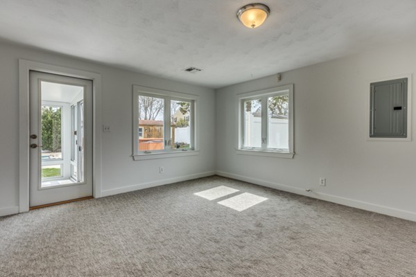 15 Waterhouse Road Stoneham, MA 02180 - Photo 8 of 23 Gallery Image 8