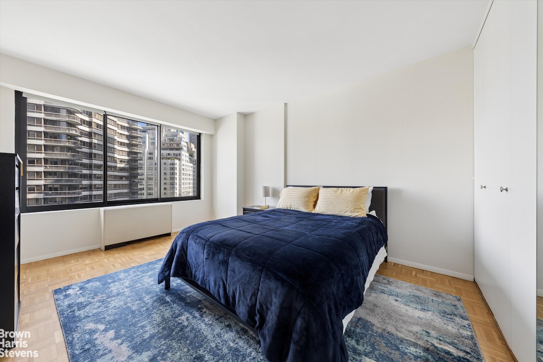 200 East 61st Street, Unit 10D Manhattan, NY 10065 - Photo 4 of 9