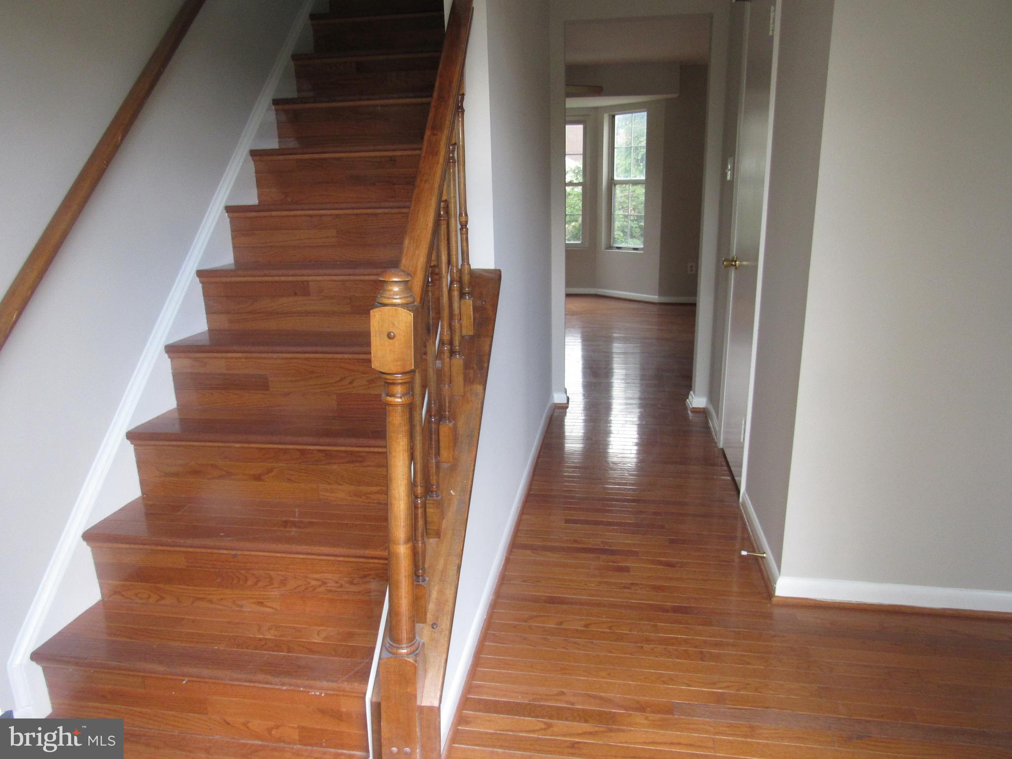 6652 Hunter Road Elkridge, MD 21075 - Photo 2 of 30 Foyer