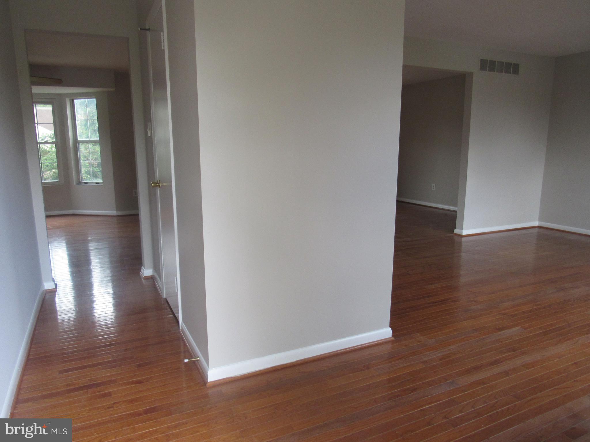 6652 Hunter Road Elkridge, MD 21075 - Photo 3 of 30 Foyer