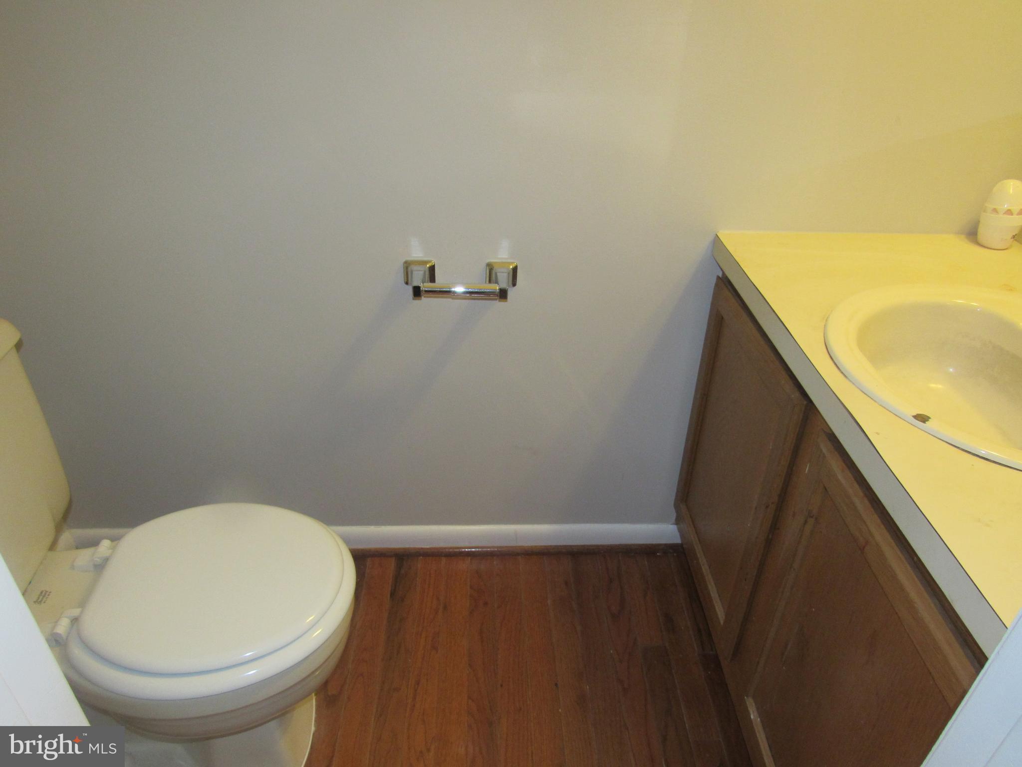 6652 Hunter Road Elkridge, MD 21075 - Photo 4 of 30 Powder Room