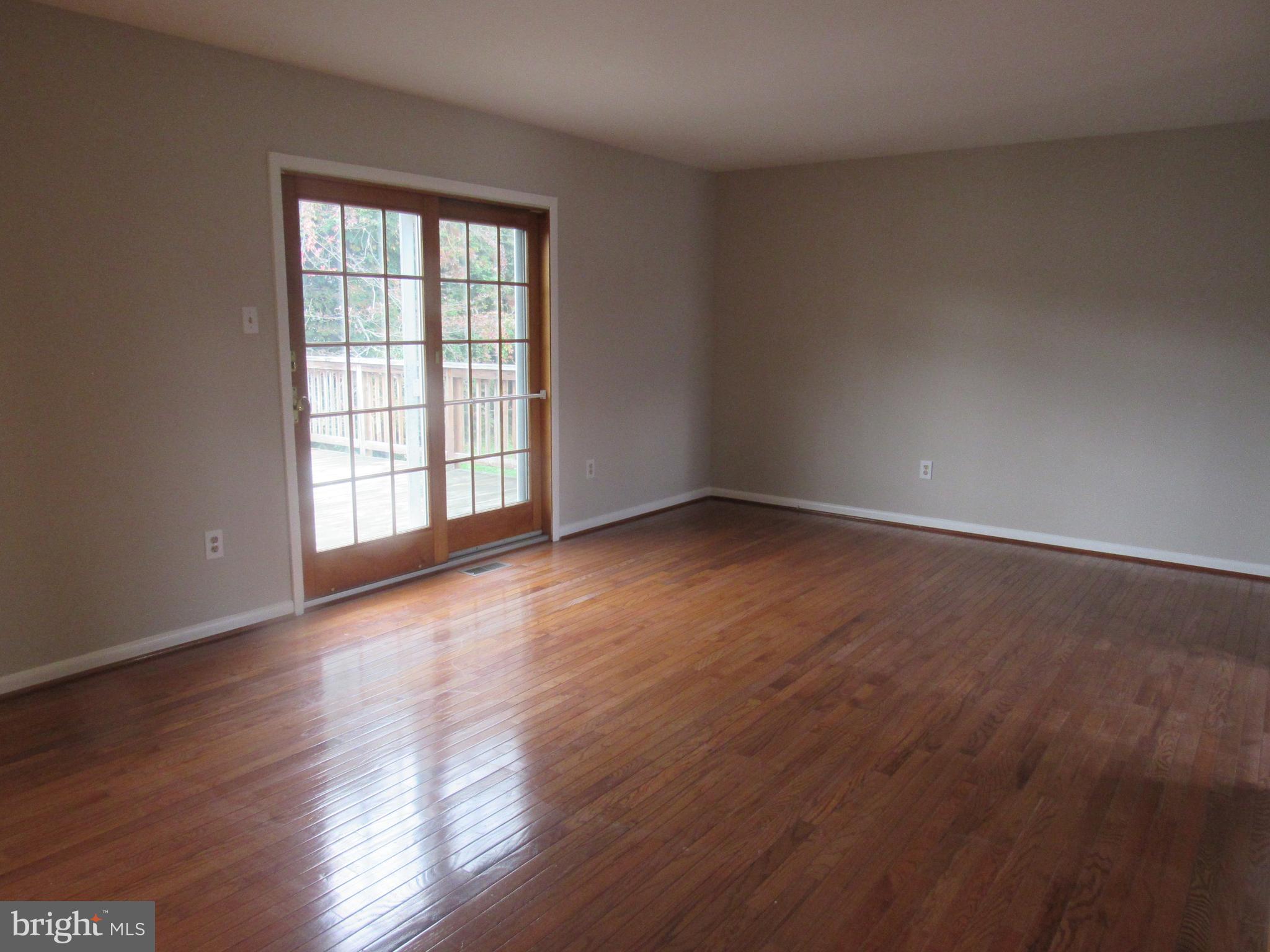 6652 Hunter Road Elkridge, MD 21075 - Photo 7 of 30 Family Room