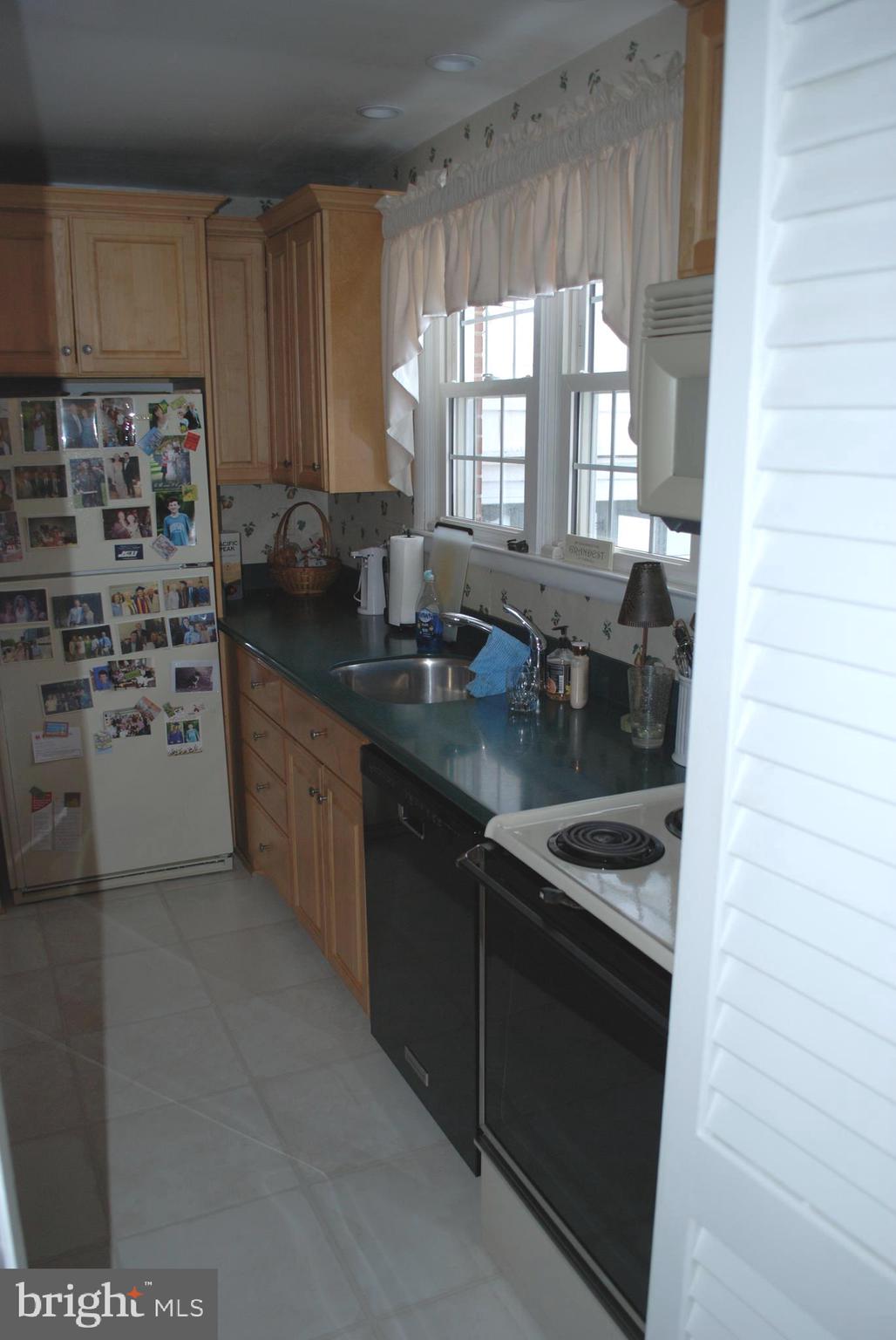 246 Coldbrook Road Lutherville-Timonium, MD 21093 - Photo 21 of 42 KITCHEN
