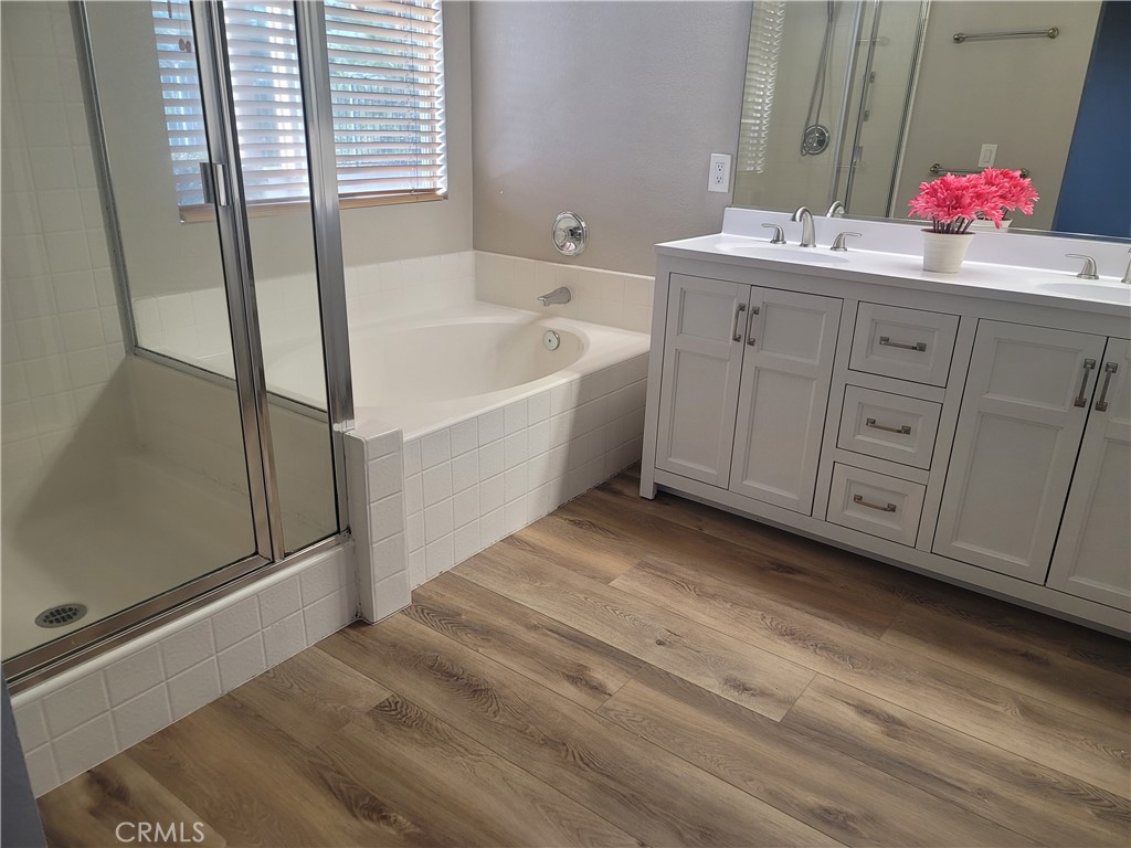 44915 Machon Road Temecula, CA 92592 - Photo 24 of 40 a spacious bathroom with a tub sink and mirror