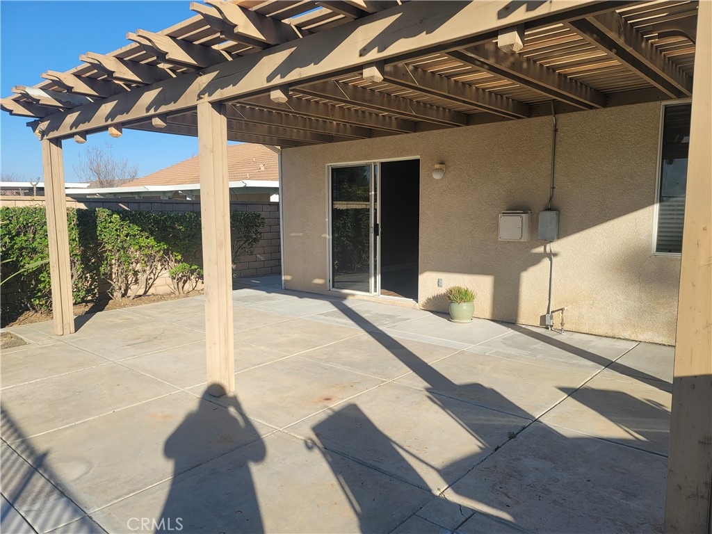44915 Machon Road Temecula, CA 92592 - Photo 10 of 40 a spacious bathroom with a tub and shower