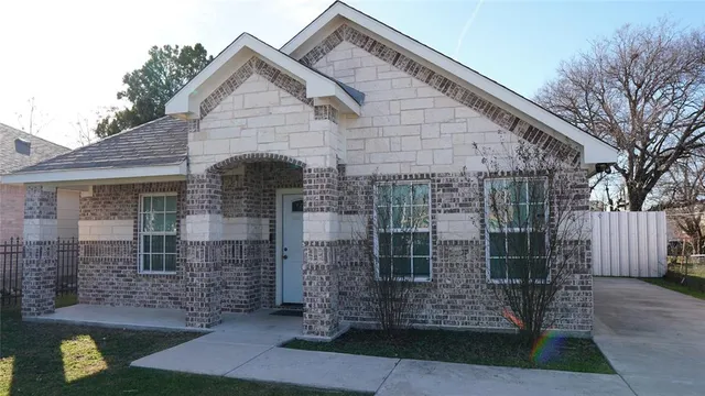$2,100 | 2836 Stuart Drive, Fort Worth, TX 76104