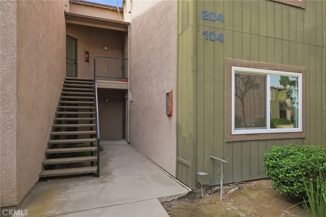 a view of entryway with a front door