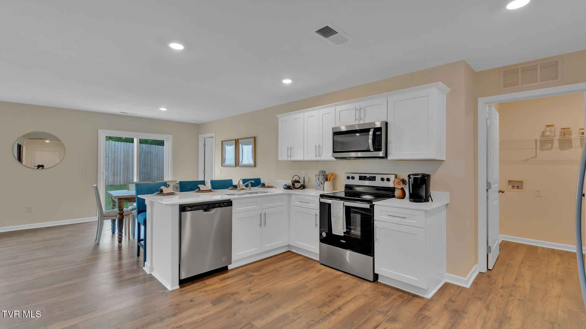 1073 Edison Road Johnson City, TN 37615 - Photo 3 of 25 Kitchen 2