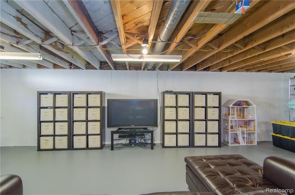202 Winry Drive Rochester Hills, MI 48307 - Photo 23 of 33 Gallery Image 23