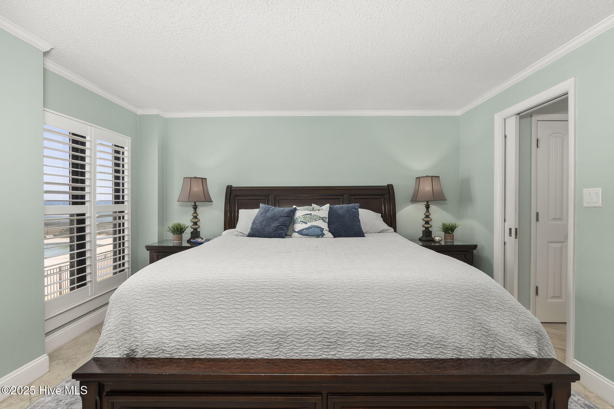 1505 Salter Path Road, Unit 235 SUMMER WINDS Indian Beach, NC 28512 - Photo 16 of 46 Primary bedroom suite