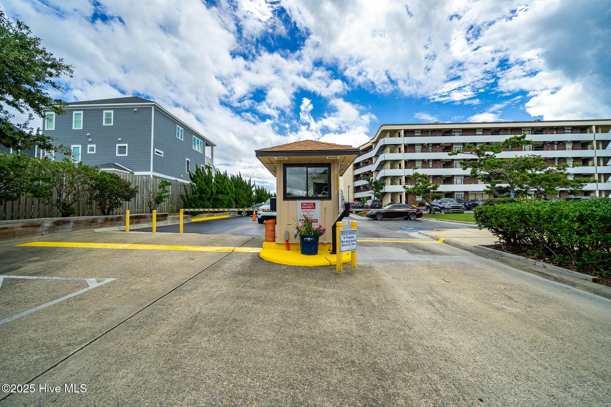 1505 Salter Path Road, Unit 235 SUMMER WINDS Indian Beach, NC 28512 - Photo 31 of 46 Gated entrance w/ guard