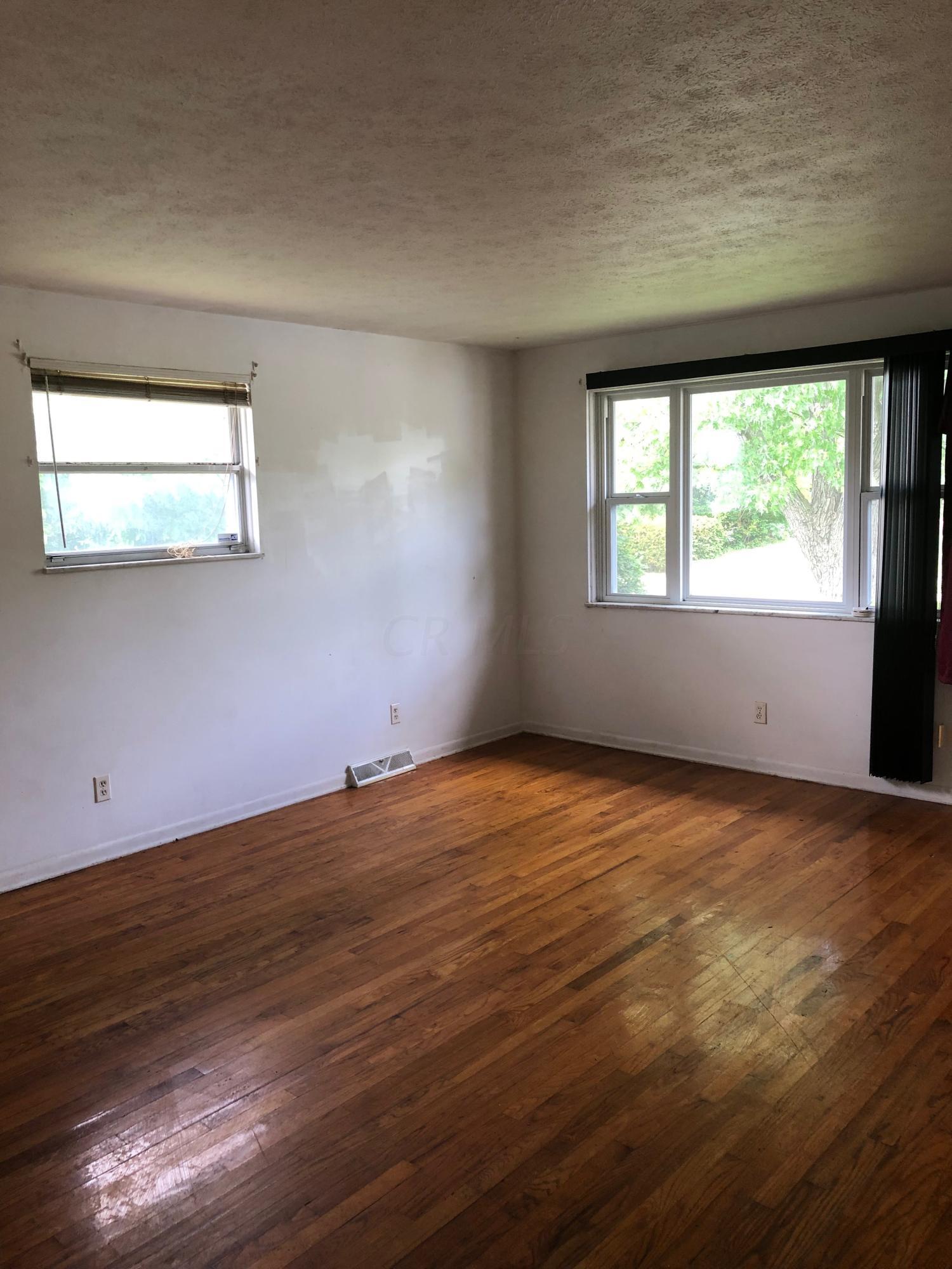 4722-4724 Dechant Road Columbus, OH 43229 - Photo 3 of 13 Gallery Image 3