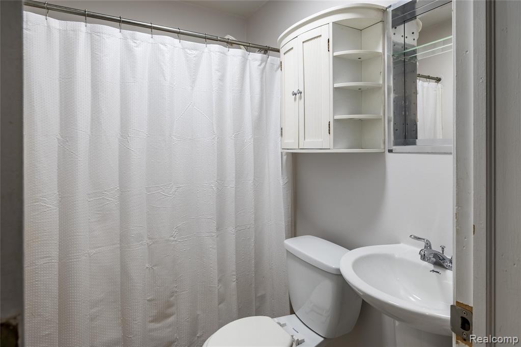 7770 Austere Road Waterford, MI 48329 - Photo 18 of 27 Gallery Image 18