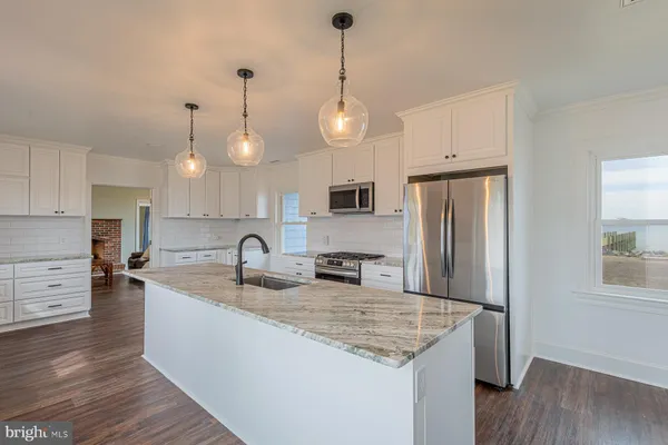 $899,000 | 199 Foxwells Lane, White Stone, VA 22578