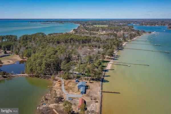 $899,000 | 199 Foxwells Lane, White Stone, VA 22578