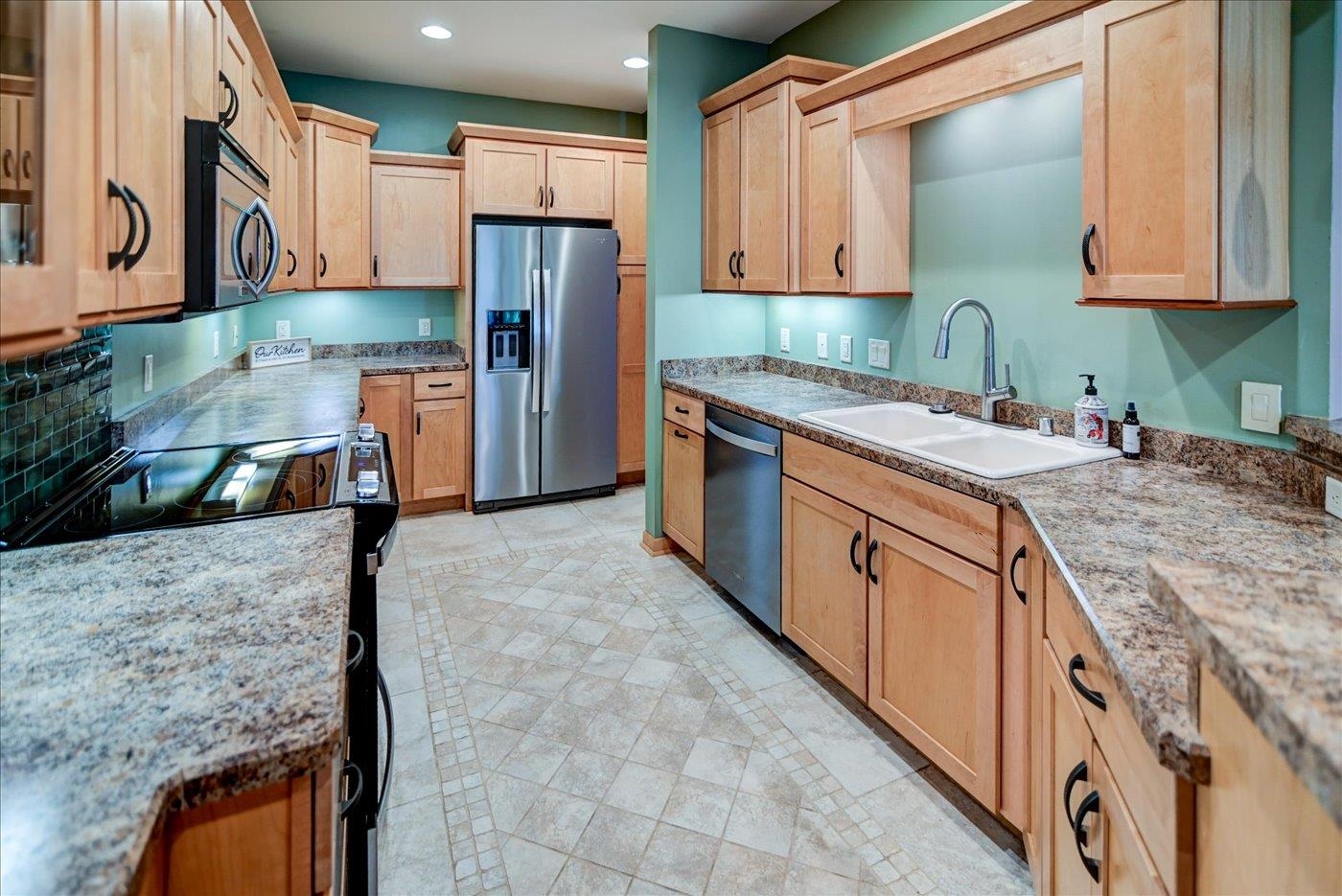 18 Glen Arbor Way Fitchburg, WI 53711 - Photo 13 of 77