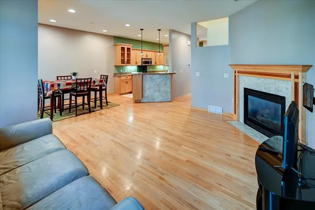 $495,000 | 18 Glen Arbor Way, Fitchburg, WI 53711