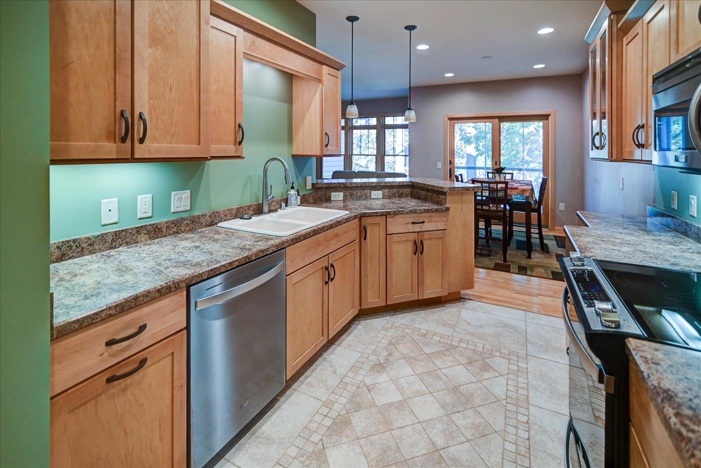 18 Glen Arbor Way Fitchburg, WI 53711 - Photo 10 of 77