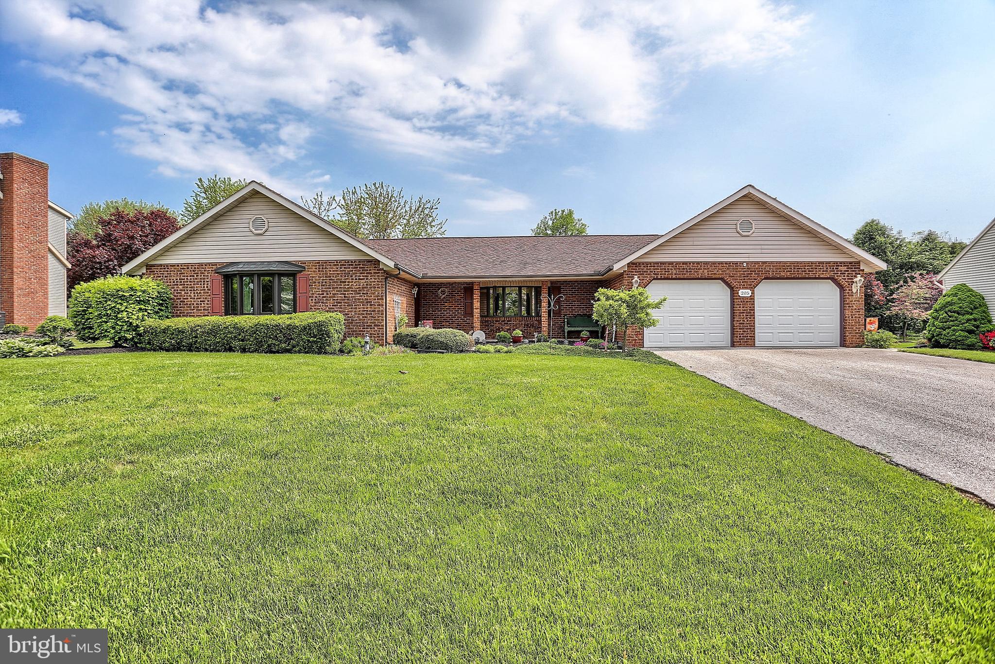 205 Glenview Road Spring Grove, PA 17362 - Photo 3 of 37