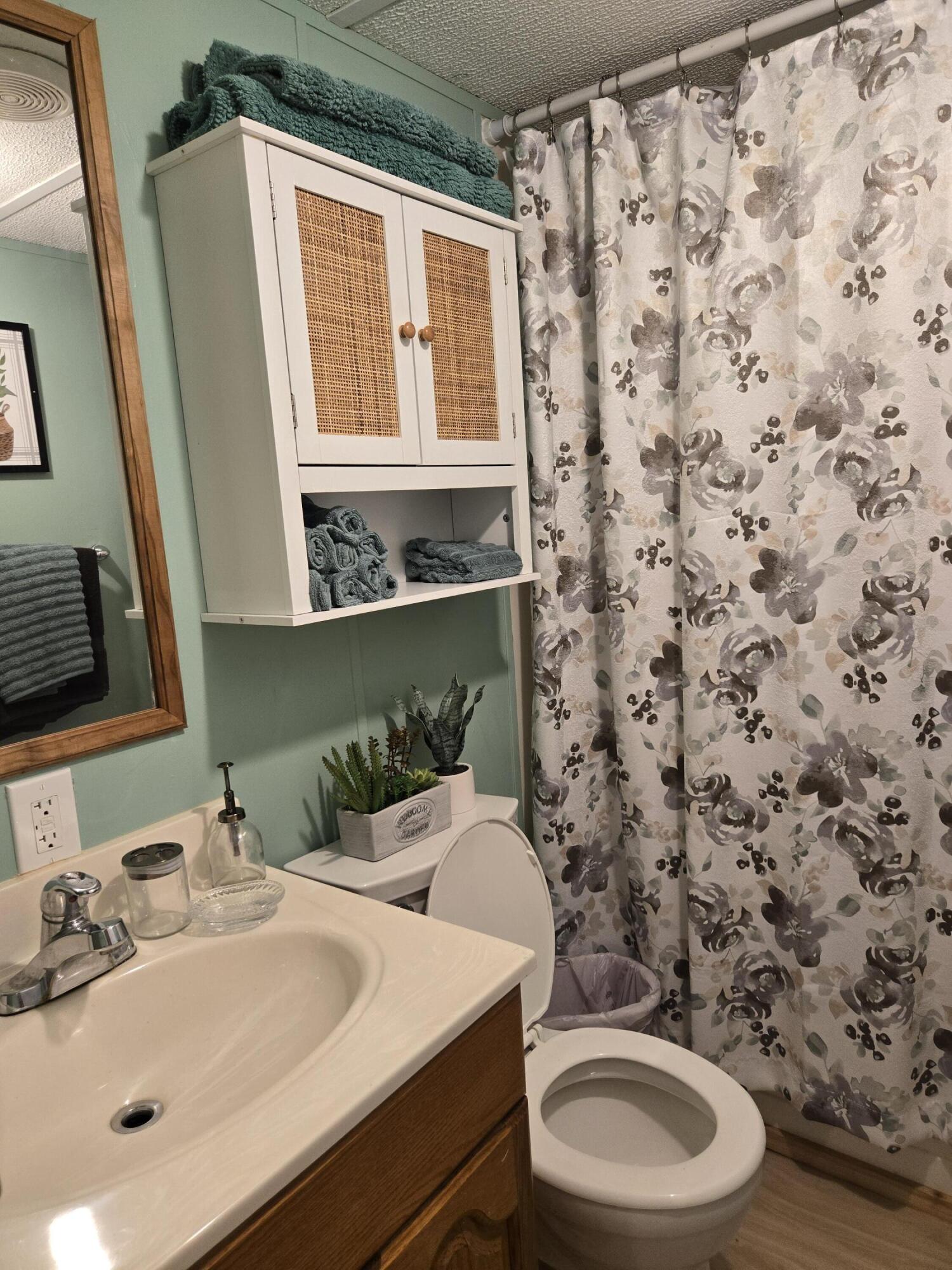 2174 Lambert Road Berea, KY 40403 - Photo 17 of 29 P Guest bath