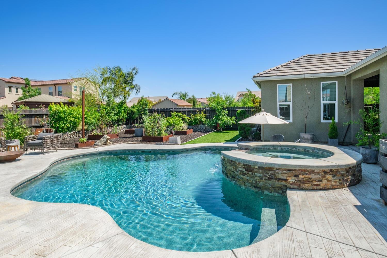 3477 Junipero Avenue Clovis, CA 93619 - Photo 29 of 39 a view of a house with sitting area