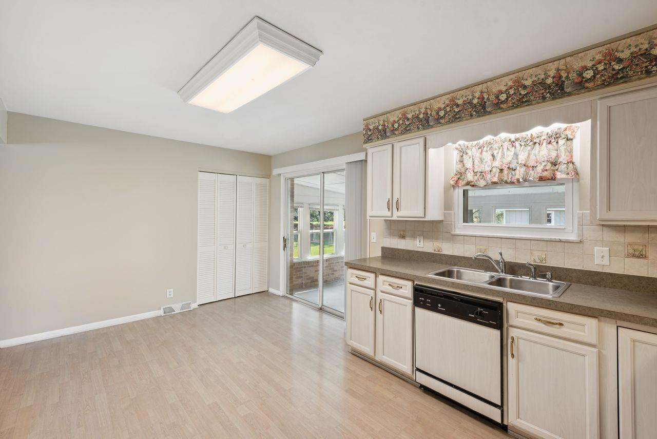 809 Locust Corner Road Cincinnati, OH 45245 - Photo 9 of 37 Gallery Image 9