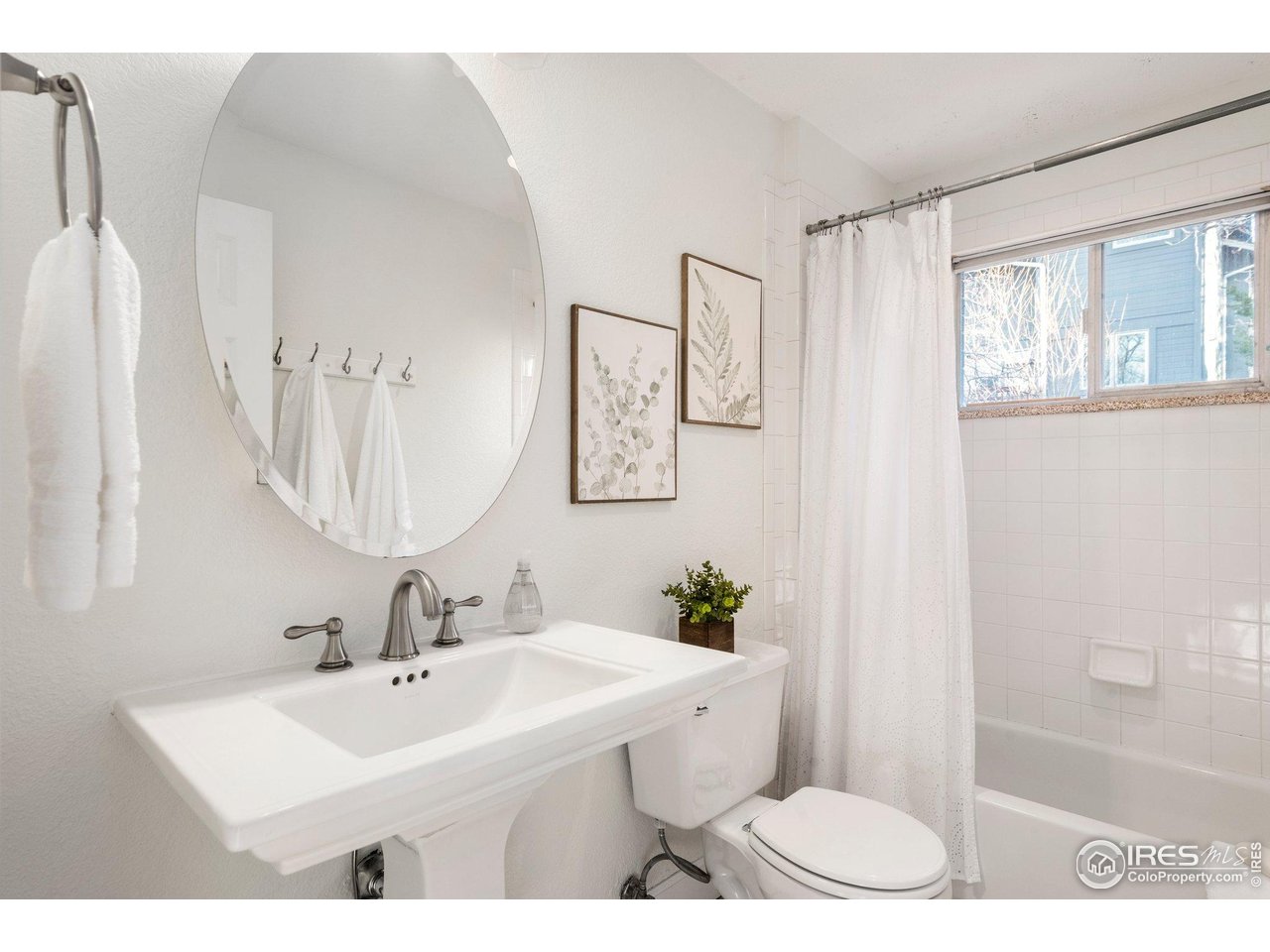 1490 Periwinkle Drive Boulder, CO 80304 - Photo 13 of 25 a bathroom with a sink a toilet a mirror and shower