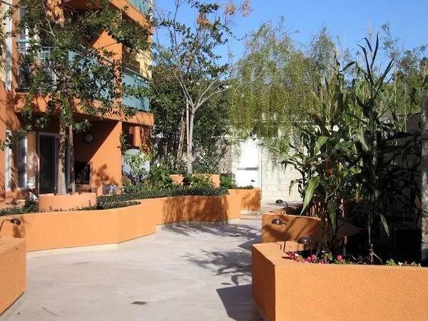 $1,950 | 5411 Hollywood Boulevard, Hollywood, CA 90027