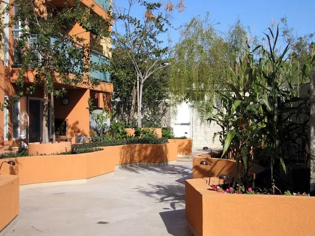 $1,950 | 5411 Hollywood Boulevard, Hollywood, CA 90027