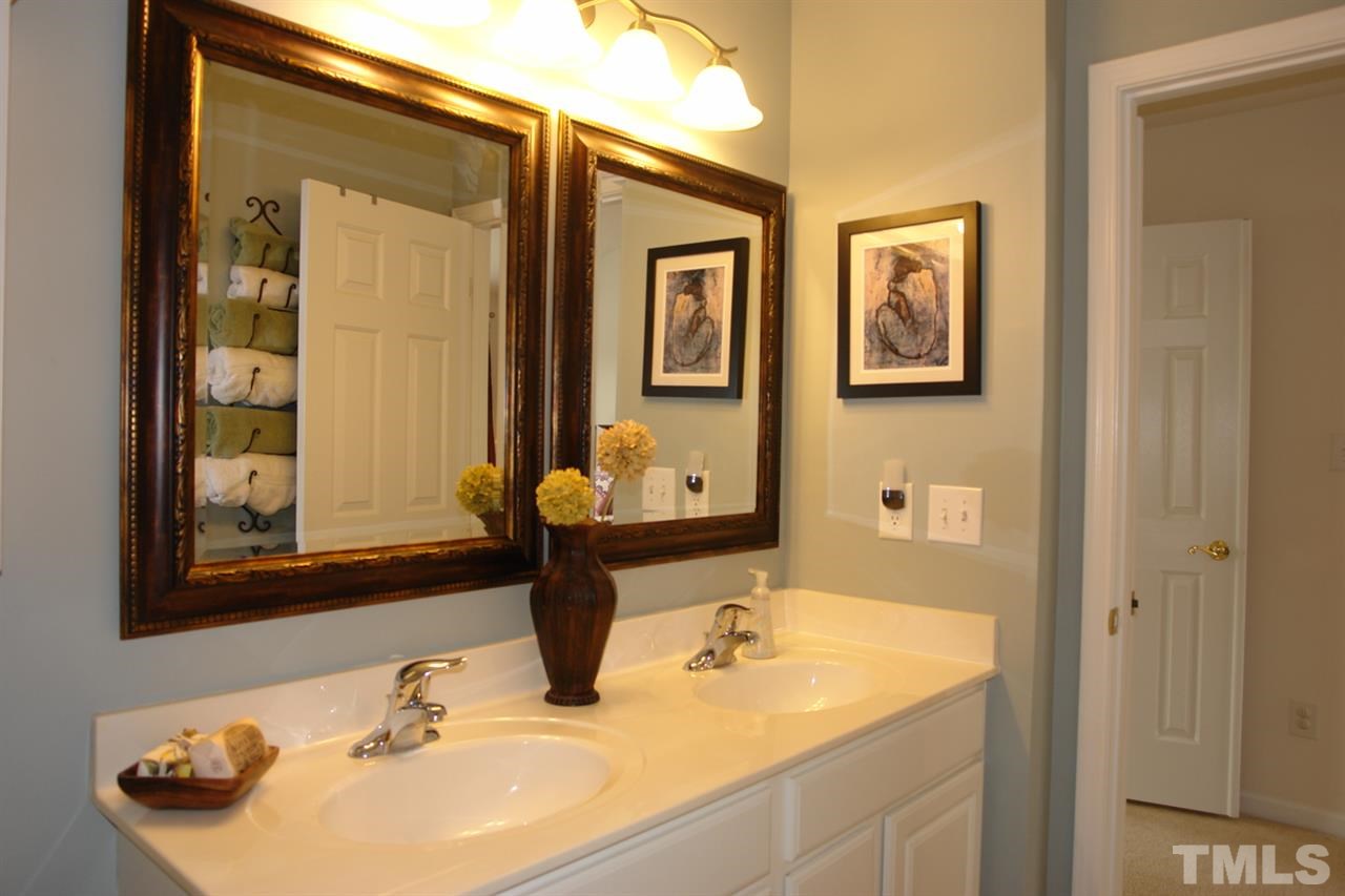 5438 Echo Ridge Road Raleigh, NC 27612 - Photo 14 of 21 Gallery Image 14