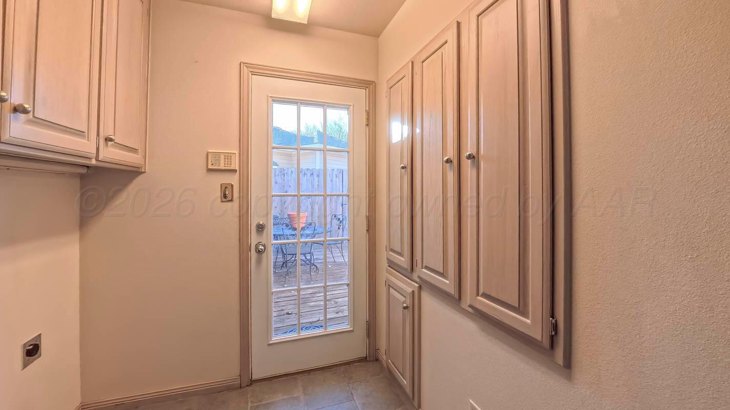 4311 Arp Place Amarillo, TX 79109 - Photo 11 of 36 an empty room with windows