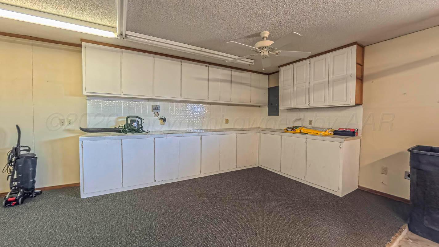 4311 Arp Place Amarillo, TX 79109 - Photo 26 of 36 a view of cabinets and window
