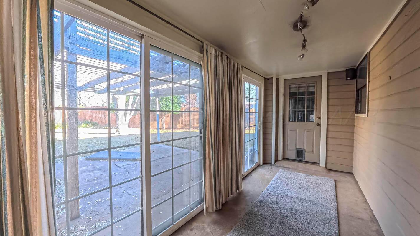 4311 Arp Place Amarillo, TX 79109 - Photo 27 of 36 a view of entryway with window