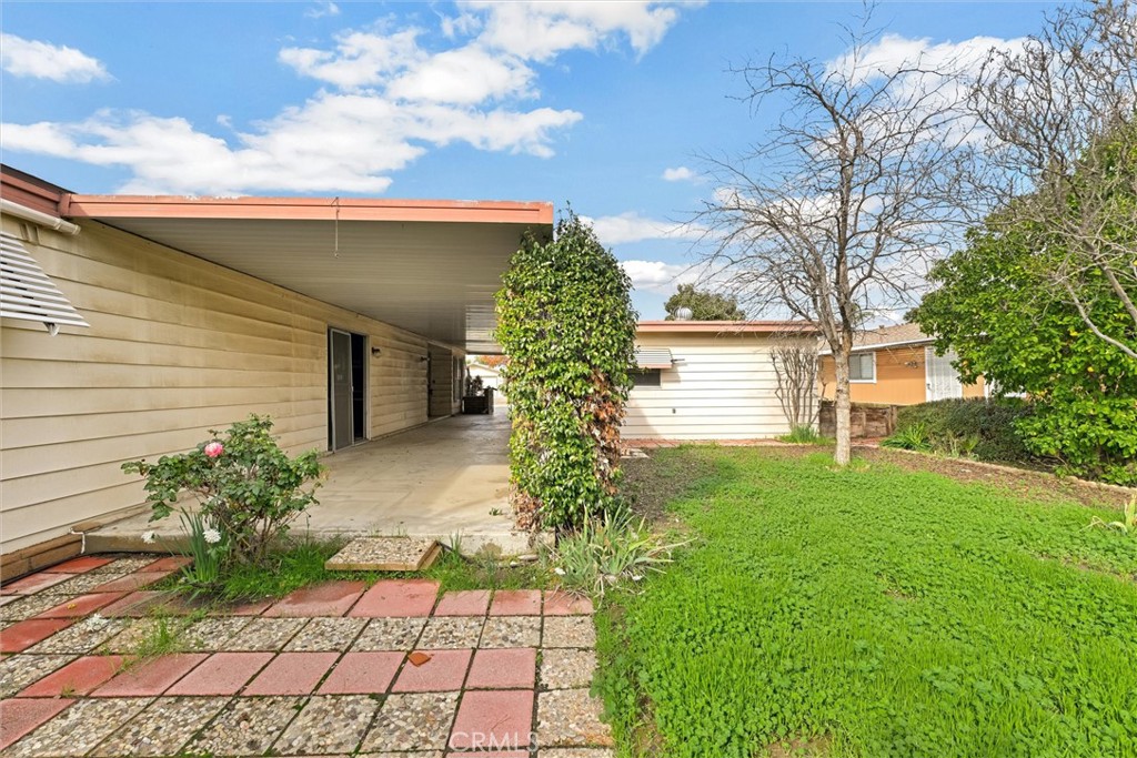 1348 Jasmine Way Hemet, CA 92545 - Photo 32 of 33 a view of a house with a yard