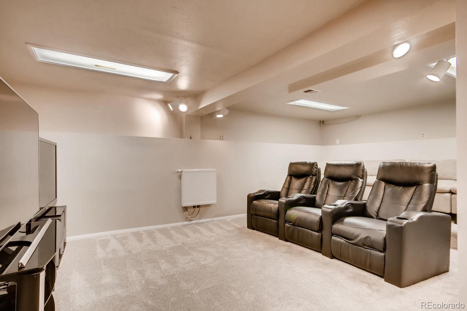 777 South Sherman Street Denver, CO 80209 - Photo 20 of 35 a living room with furniture