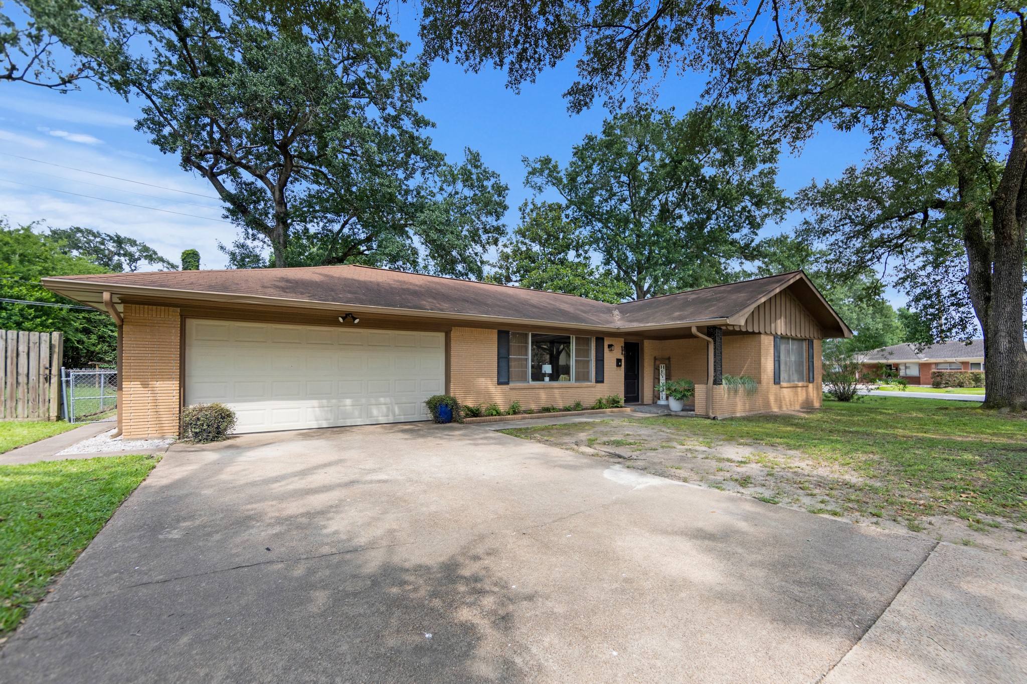 700 Barbara Street Tomball, TX 77375 - Photo 5 of 34