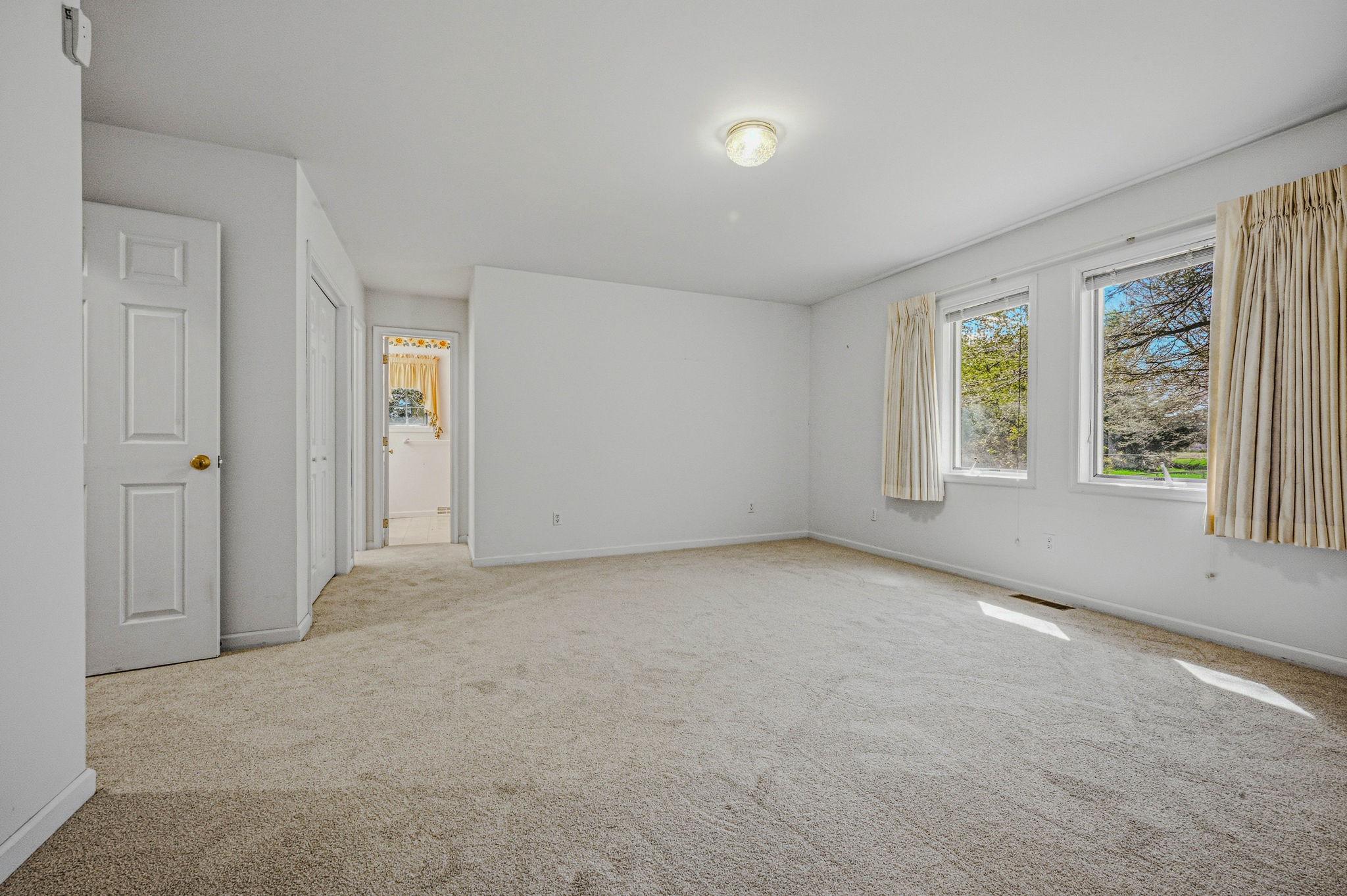 812 Taylors Bridge Road Townsend, DE 19734 - Photo 20 of 45 an empty room with windows