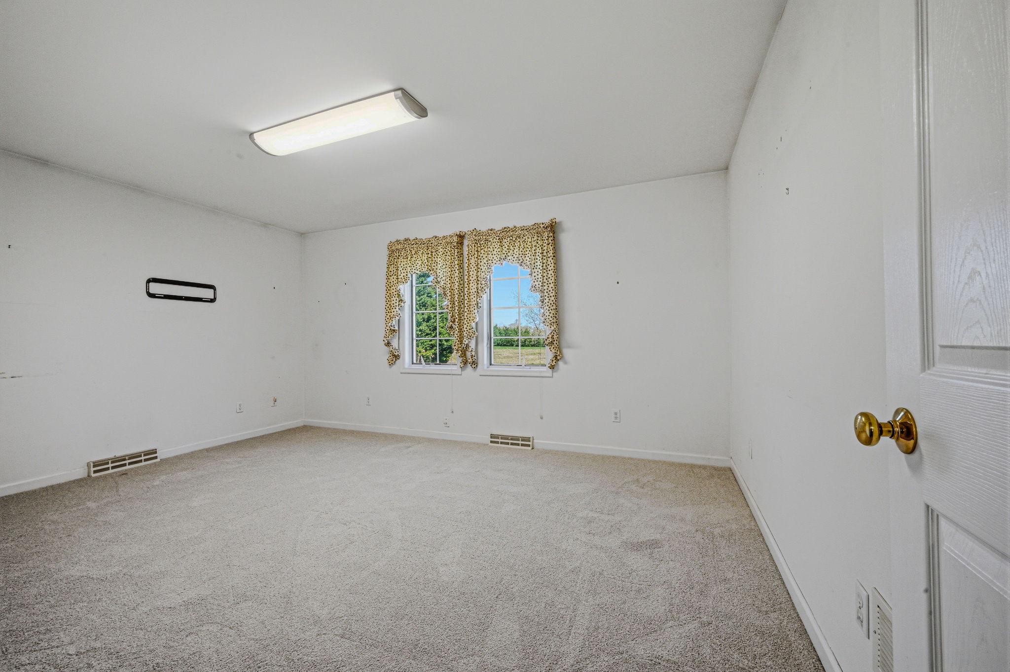 812 Taylors Bridge Road Townsend, DE 19734 - Photo 28 of 45 an empty room with windows