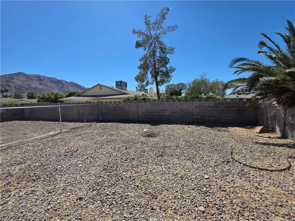 $2,100 | 1745 Mt Hood Street, Las Vegas, NV 89156